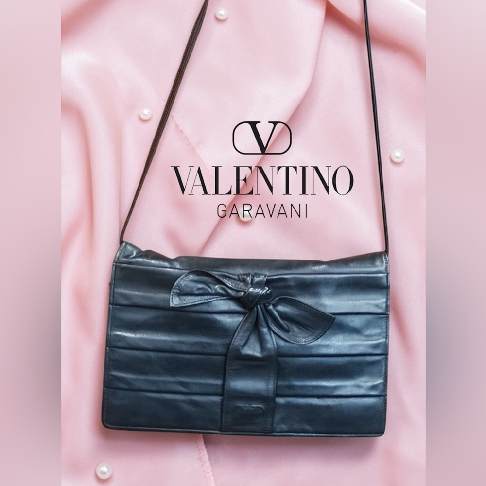 Valentino Garavani pleated black leather bow cross body bag PURE LUXURY!